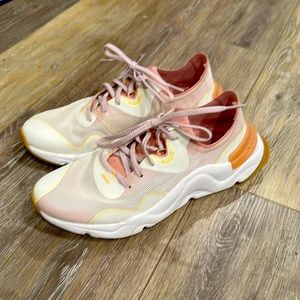 Sorel Sz 10 Chalk and Eraser Pink Renegade Sneakers worn once